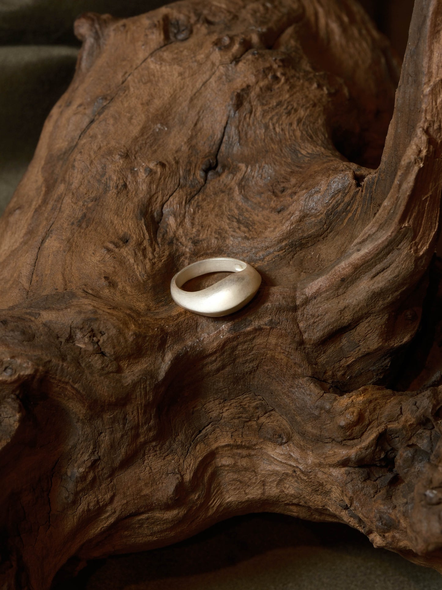 Wind-Line Frosted Silver Ring