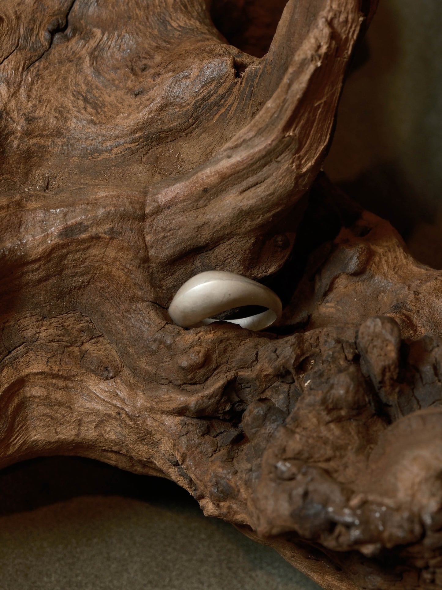 Wind-Line Frosted Silver Ring