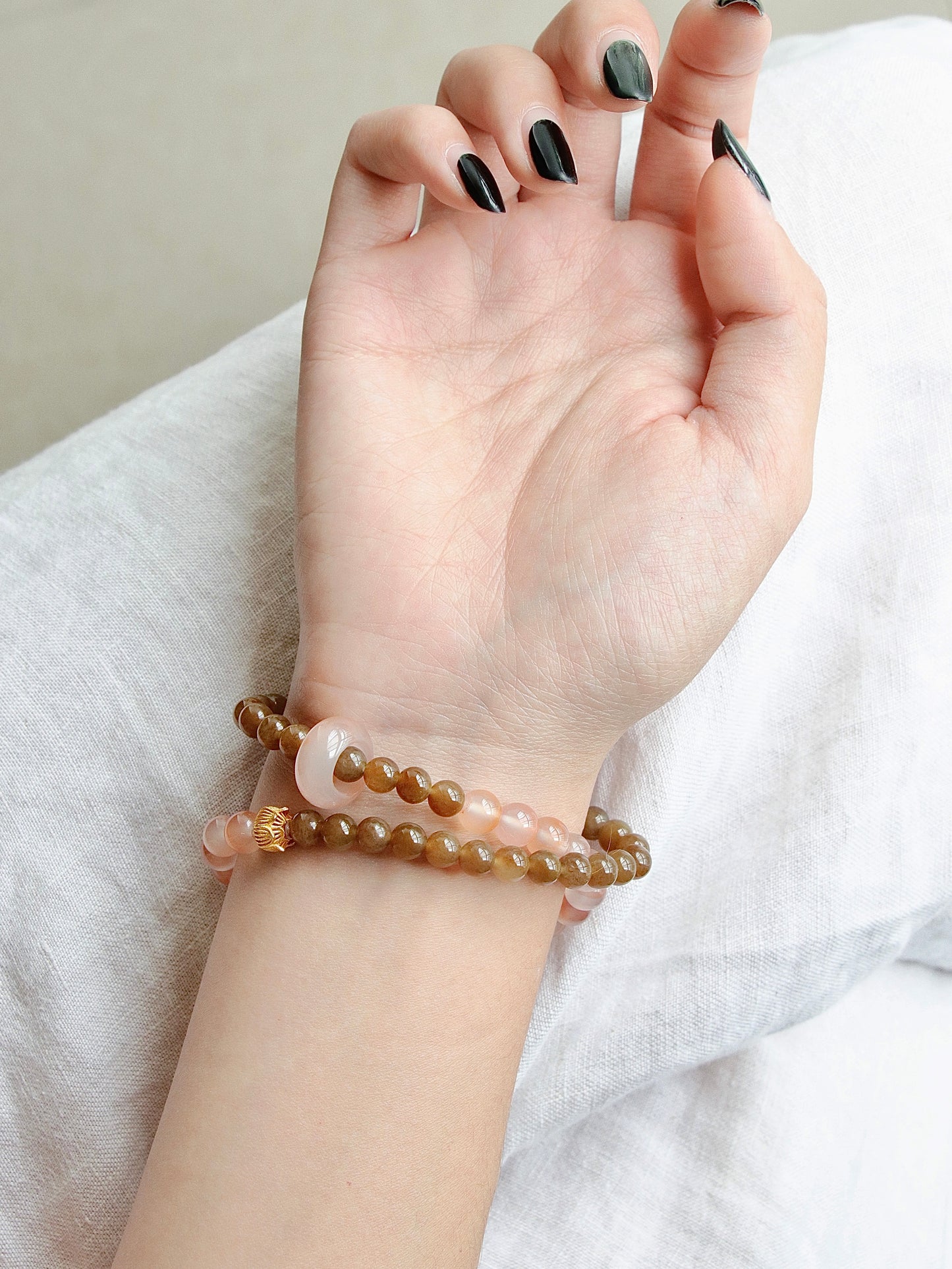 Lotus-Agate Maple Sugar Jade Gold Plated Double Circle Bracelet with Running Beads