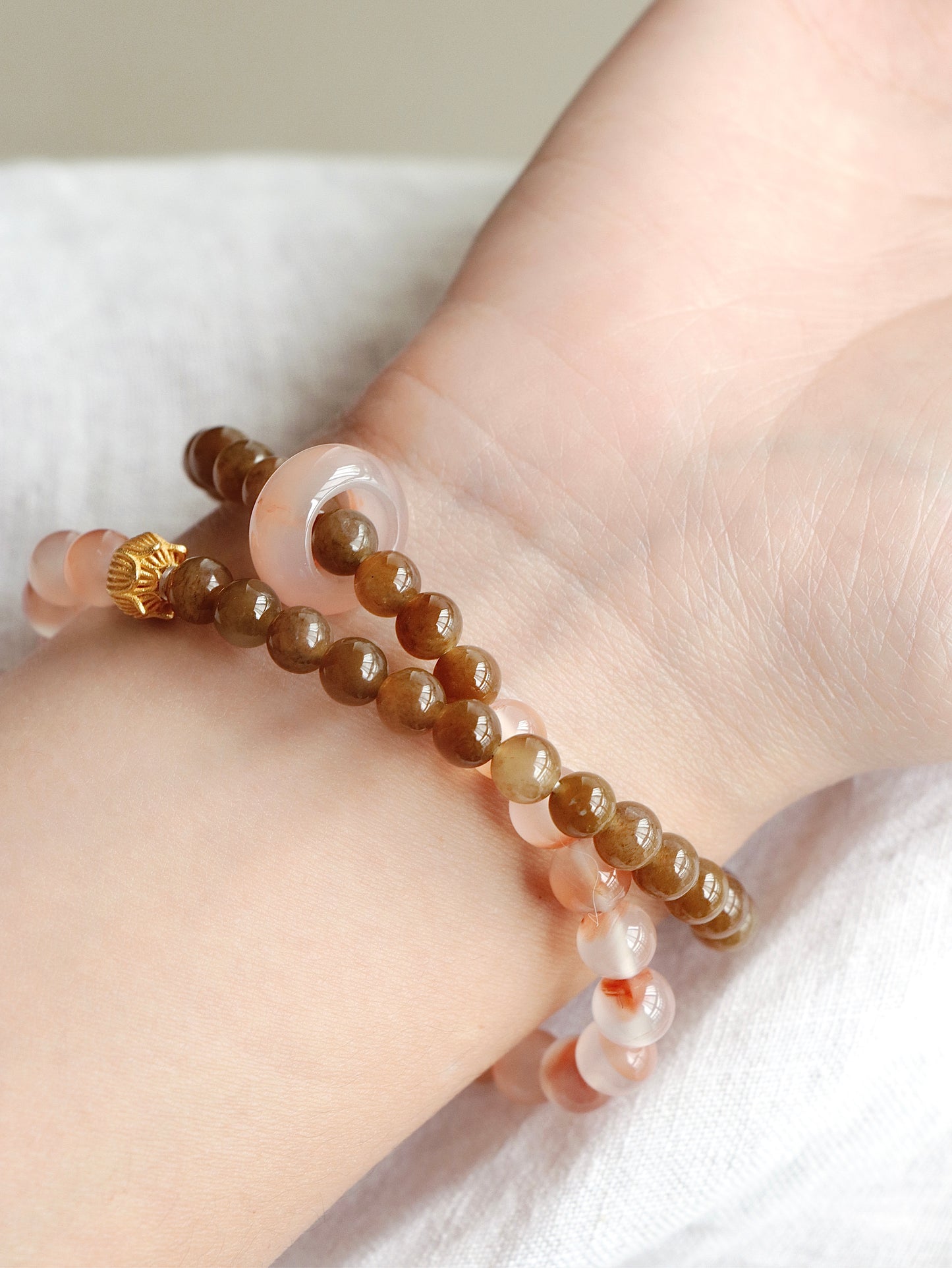 Lotus-Agate Maple Sugar Jade Gold Plated Double Circle Bracelet with Running Beads